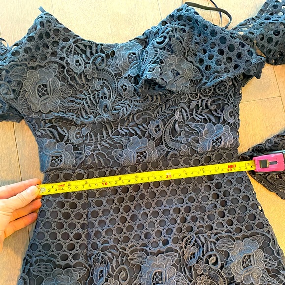 Off Shoulder Lace Dreas - Picture 5 of 7